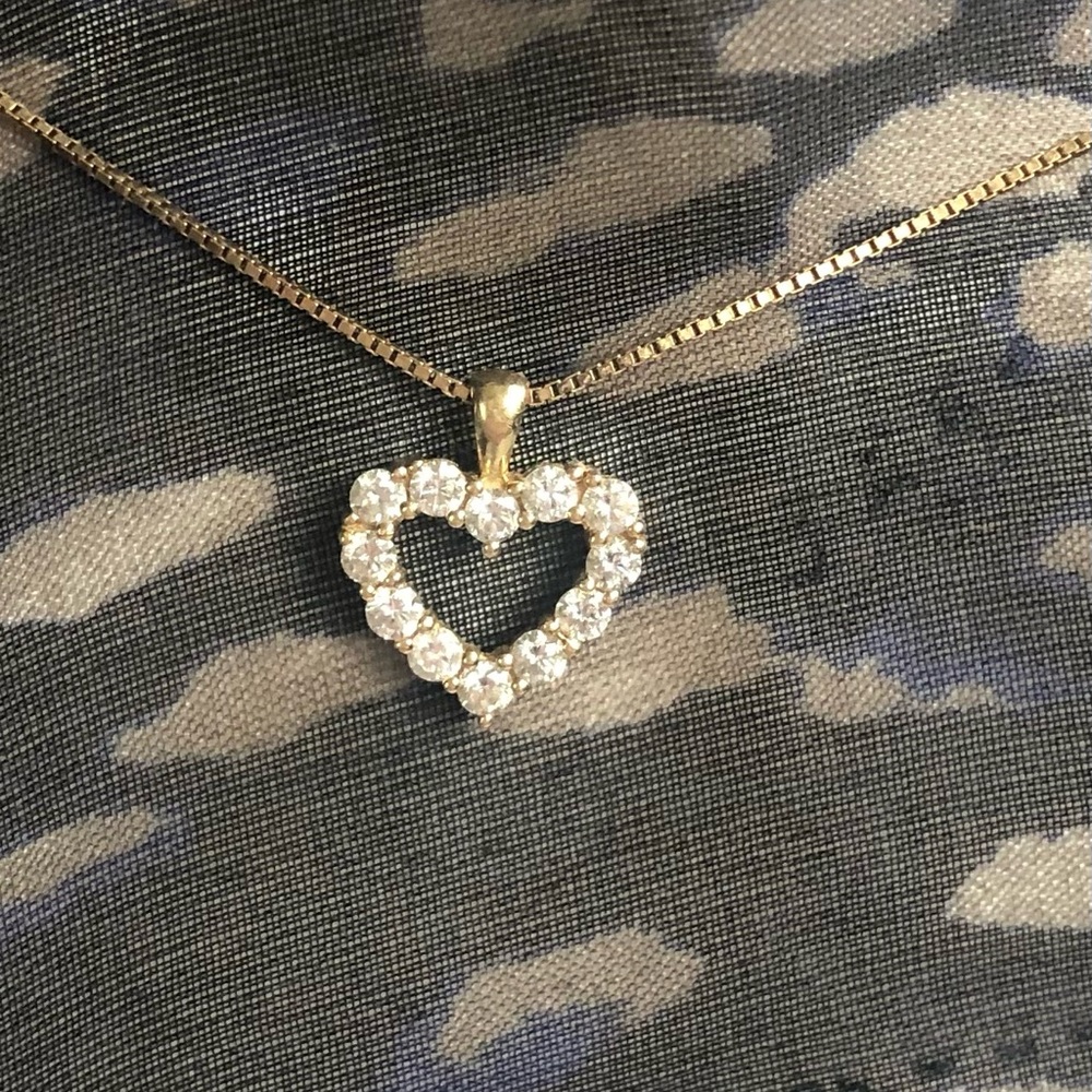 14Kt y/g Diamond Heart with Chain .25 Ct. t.w.